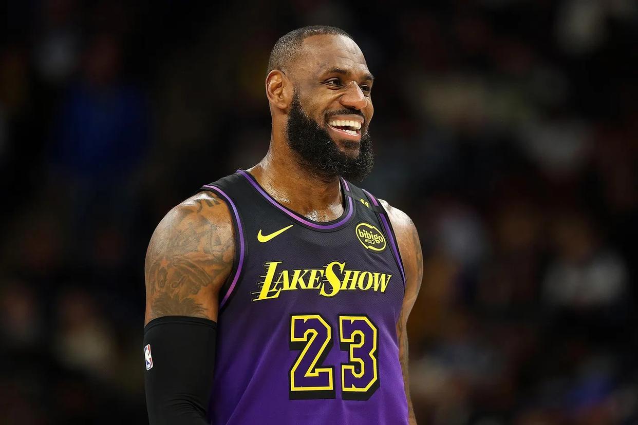 詹姆斯新星战术调整表现突出，巴黎圣日耳曼前途光明！爱游戏体育直播