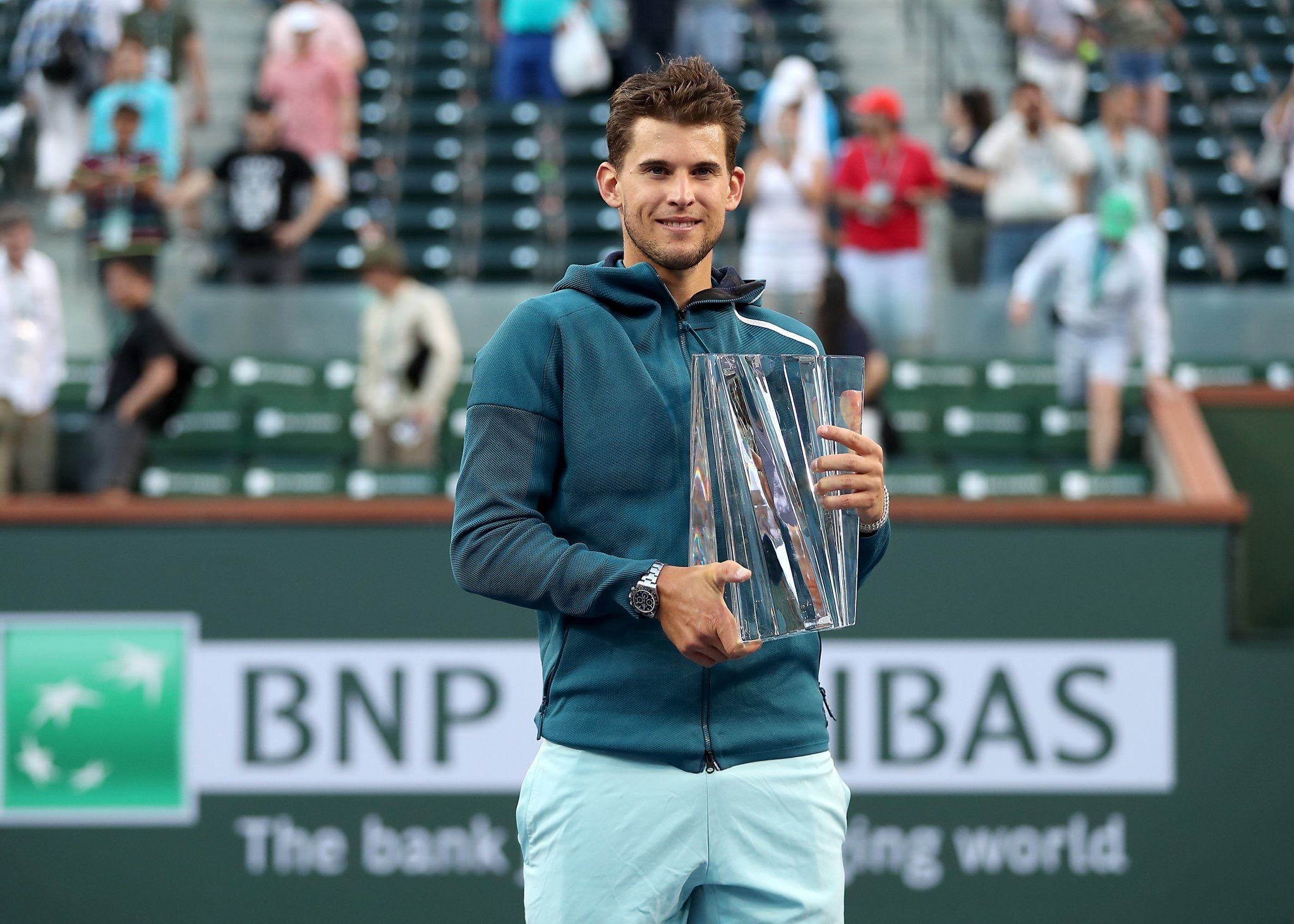 包含蒂姆重返赛场，重返赛场首场状态出色，巴塞罗那观众沸腾！的词条爱游戏官方网站