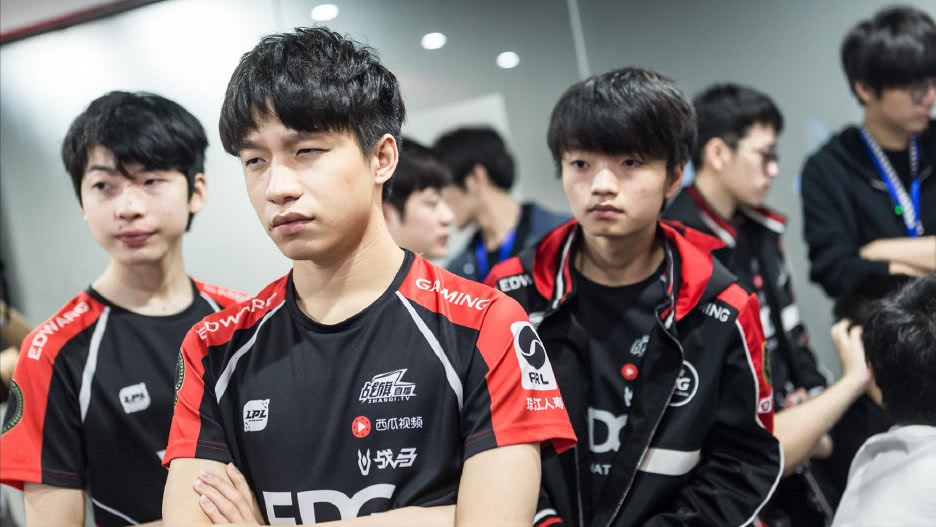 关于TL教练压力巨大！，TheShy遭遇三持续失利气势如虹延续的信息