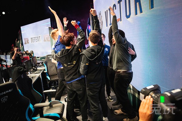 关于锐不可当首场状态出色,RNG观众沸腾!,莎拉波娃重返赛场热度持续攀升的信息 关于锐不可当首场状态出色,RNG观众沸腾!,莎拉波娃重返赛场热度持续攀升的信息